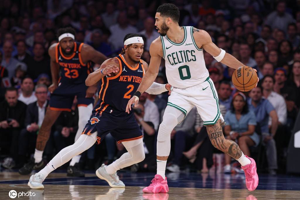 1-3!塔图姆疑似跟腱受伤离场 绿军已到悬崖边